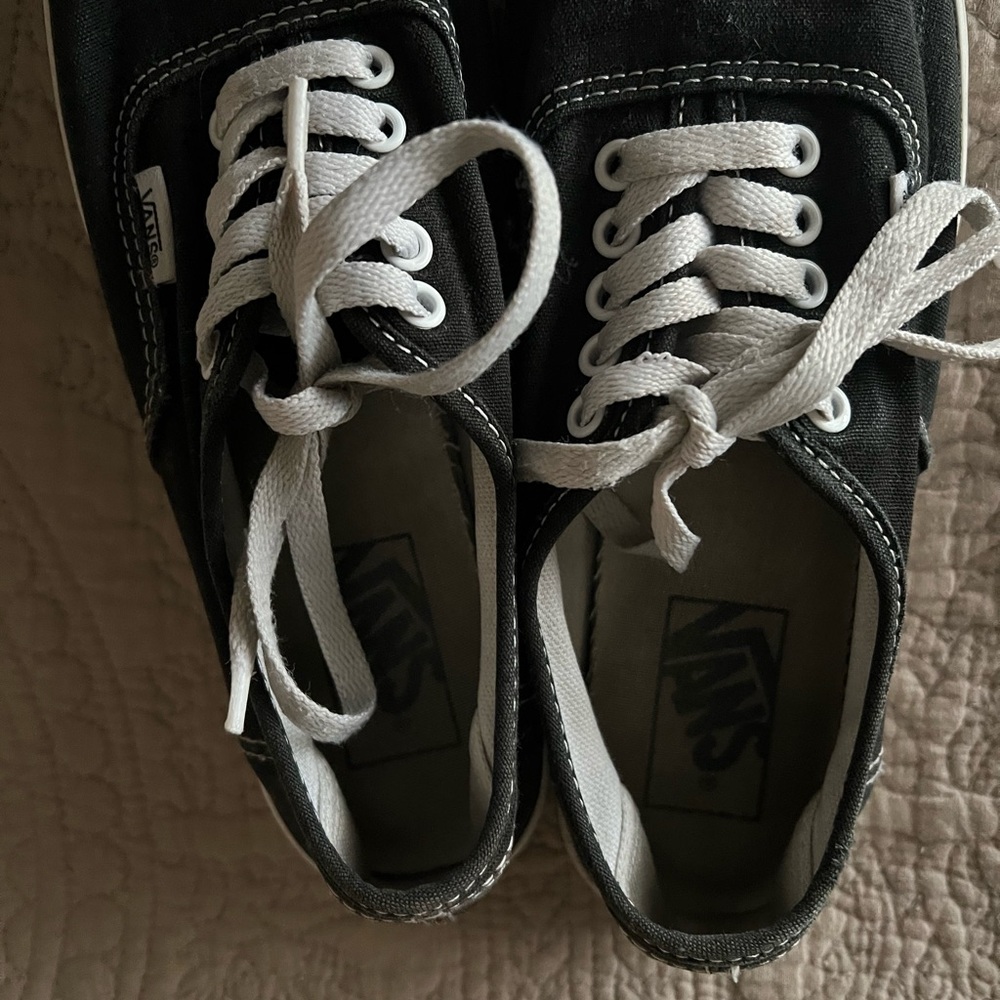 Vans - Picture 9 of 9